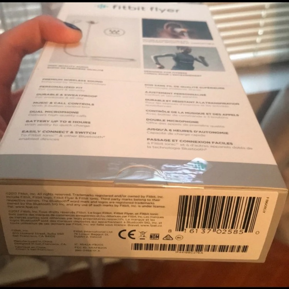 Fitbit Flyer wireless 🎧 - Picture 2 of 6